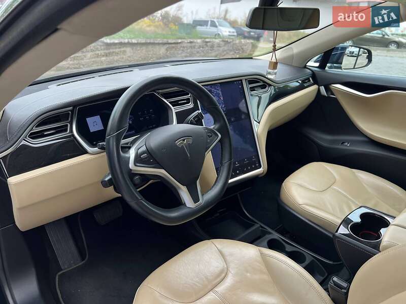 Лифтбек Tesla Model S 2014 в Черновцах