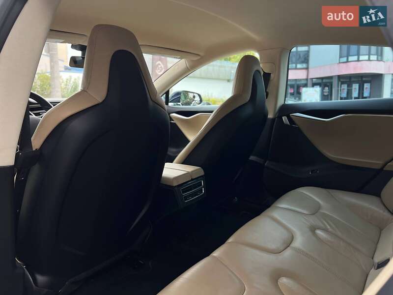 Лифтбек Tesla Model S 2014 в Черновцах