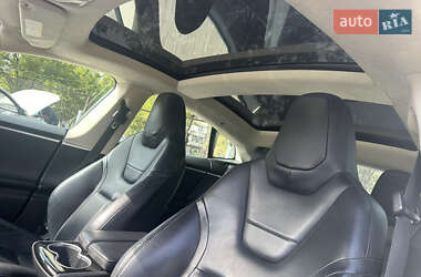 Лифтбек Tesla Model S 2015 в 