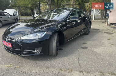 Лифтбек Tesla Model S 2015 в 