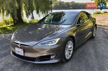 Лифтбек Tesla Model S 2016 в Ивано-Франковске