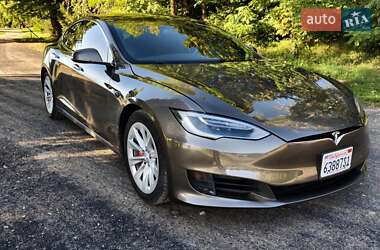 Лифтбек Tesla Model S 2016 в Ивано-Франковске