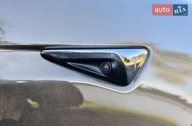 Лифтбек Tesla Model S 2016 в Ивано-Франковске