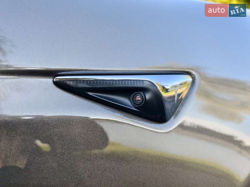 Лифтбек Tesla Model S 2016 в Ивано-Франковске