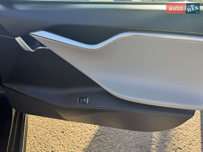 Ліфтбек Tesla Model S 2013 в Одесі