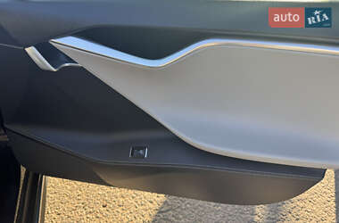 Лифтбек Tesla Model S 2013 в 