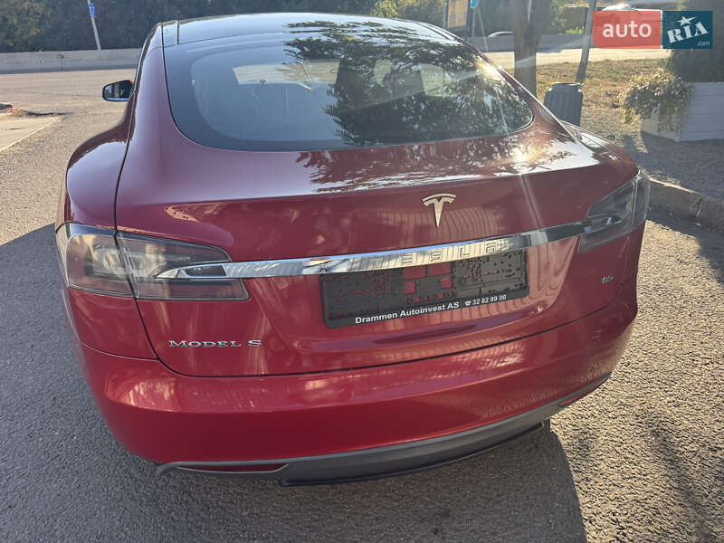 Ліфтбек Tesla Model S 2013 в Одесі