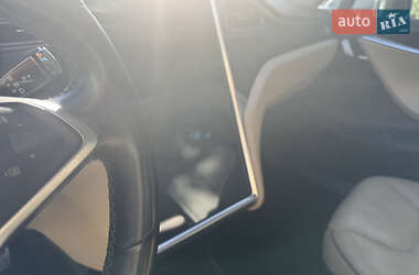 Ліфтбек Tesla Model S 2014 в 