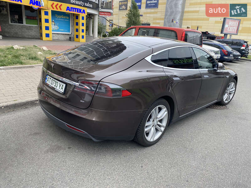 Ліфтбек Tesla Model S 2015 в Києві