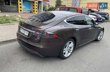 Лифтбек Tesla Model S 2015 в 
