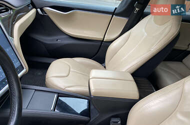 Лифтбек Tesla Model S 2015 в 