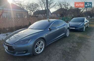 Лифтбек Tesla Model S 2013 в 