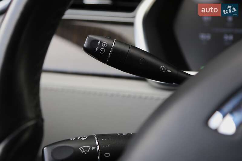 Ліфтбек Tesla Model S 2013 в Києві