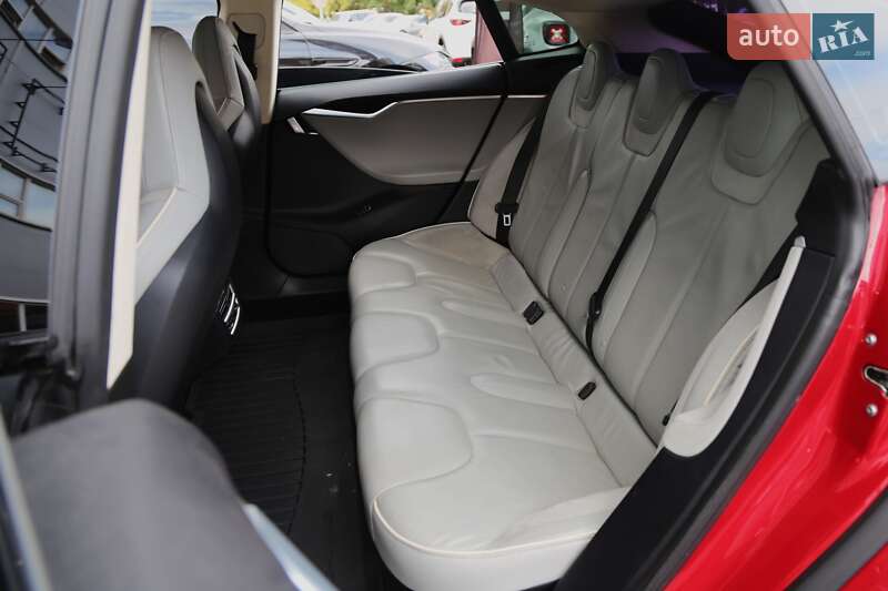 Ліфтбек Tesla Model S 2013 в Києві