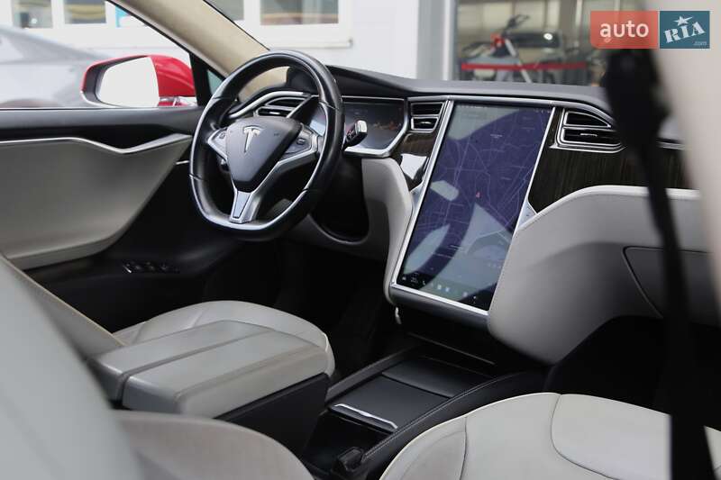 Ліфтбек Tesla Model S 2013 в Києві