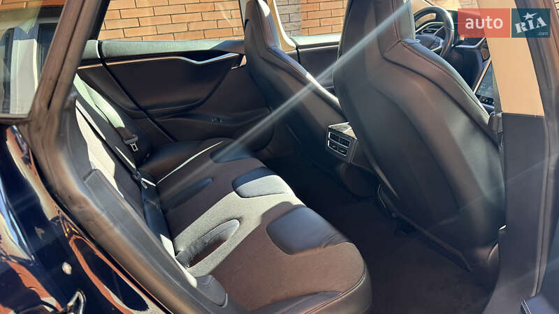 Ліфтбек Tesla Model S 2013 в Вінниці