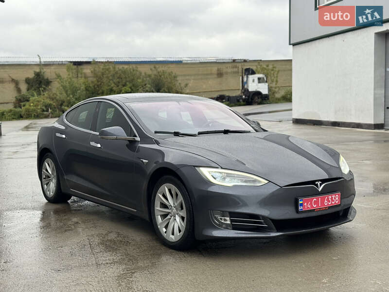 Лифтбек Tesla Model S 2018 в Виннице