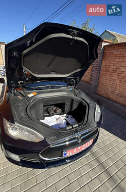Лифтбек Tesla Model S 2013 в 