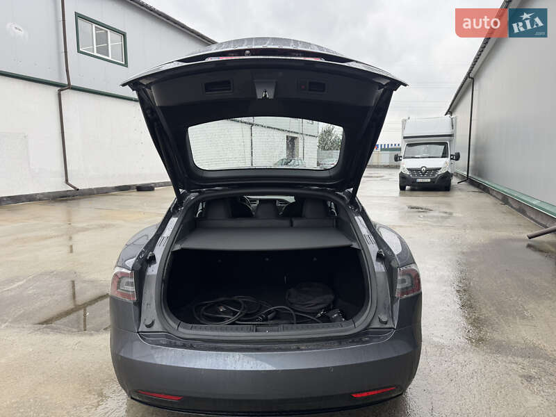 Лифтбек Tesla Model S 2018 в Виннице