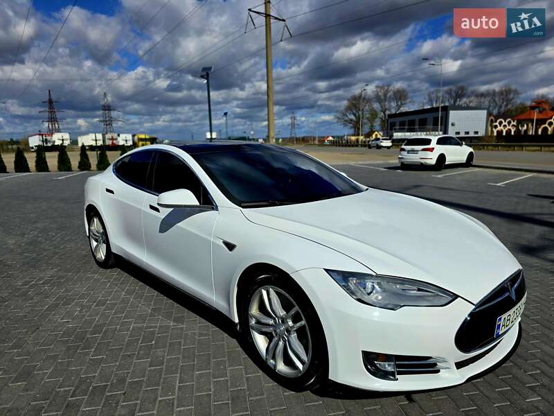 Лифтбек Tesla Model S 2013 в Виннице
