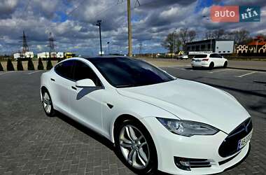 Лифтбек Tesla Model S 2013 в 