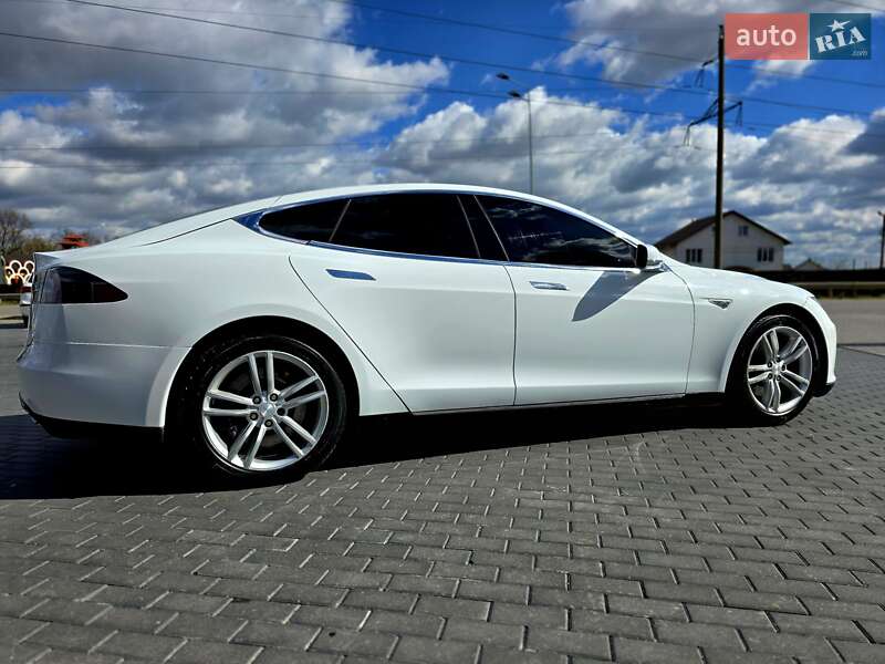 Лифтбек Tesla Model S 2013 в Виннице