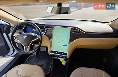 Лифтбек Tesla Model S 2013 в 