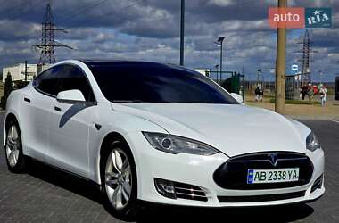 Лифтбек Tesla Model S 2013 в 