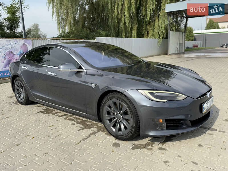 Лифтбек Tesla Model S 2016 в Снятине