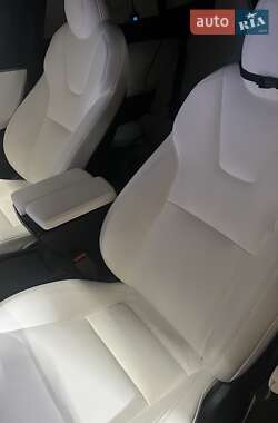 Лифтбек Tesla Model S 2019 в 