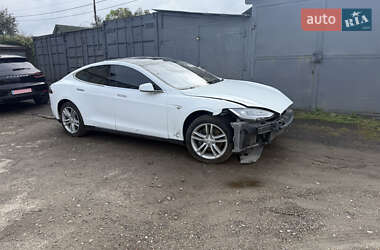 Лифтбек Tesla Model S 2015 в 