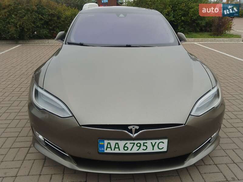 Лифтбек Tesla Model S 2015 в Киеве