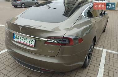 Ліфтбек Tesla Model S 2015 в Києві
