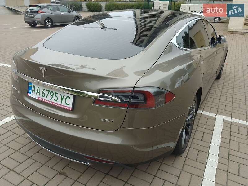 Лифтбек Tesla Model S 2015 в Киеве