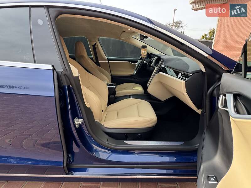 Лифтбек Tesla Model S 2016 в Одессе