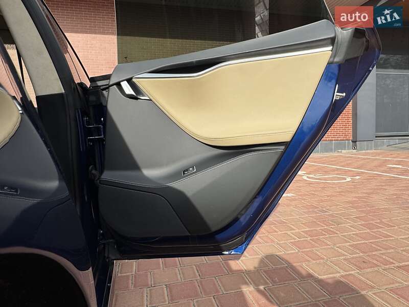 Лифтбек Tesla Model S 2016 в Одессе
