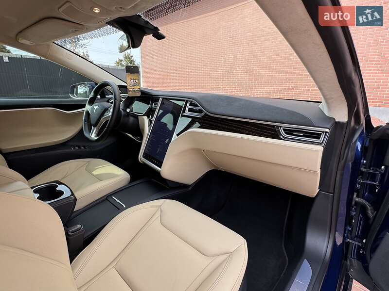 Лифтбек Tesla Model S 2016 в Одессе