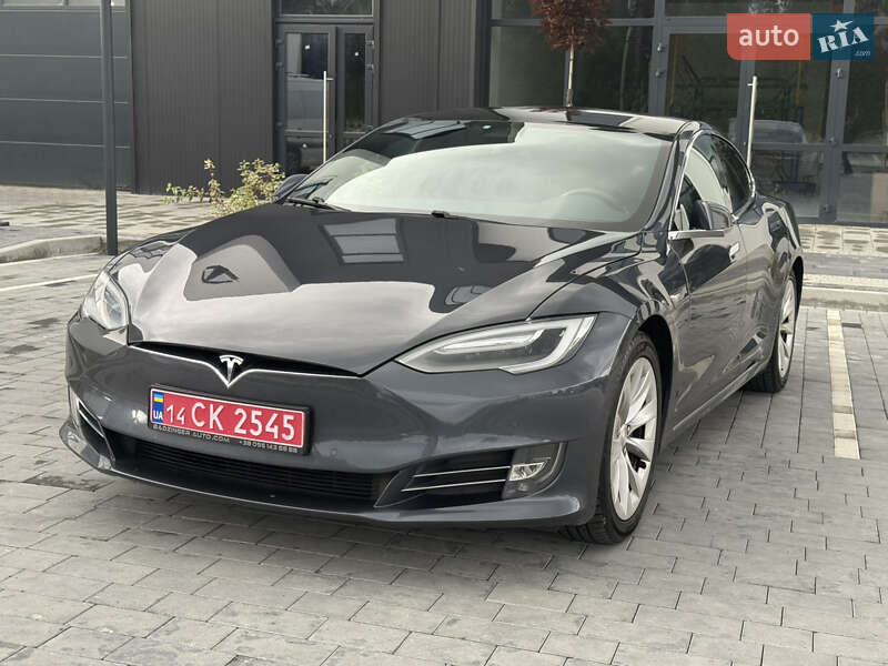 Ліфтбек Tesla Model S 2017 в Львові