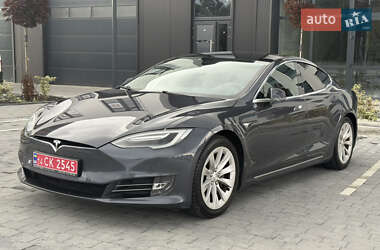 Лифтбек Tesla Model S 2017 в Львове