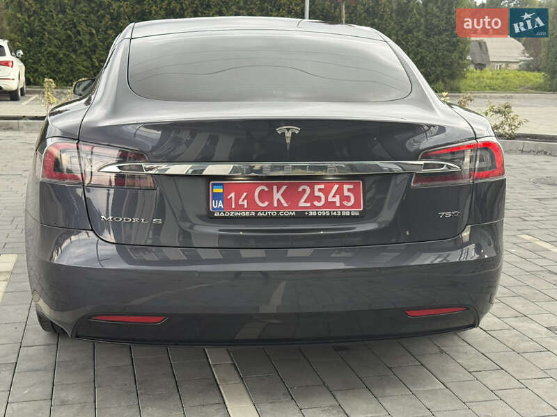 Ліфтбек Tesla Model S 2017 в Львові