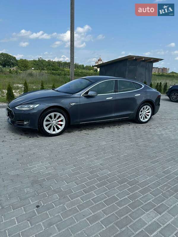 Лифтбек Tesla Model S 2015 в 