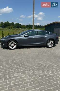Лифтбек Tesla Model S 2015 в 
