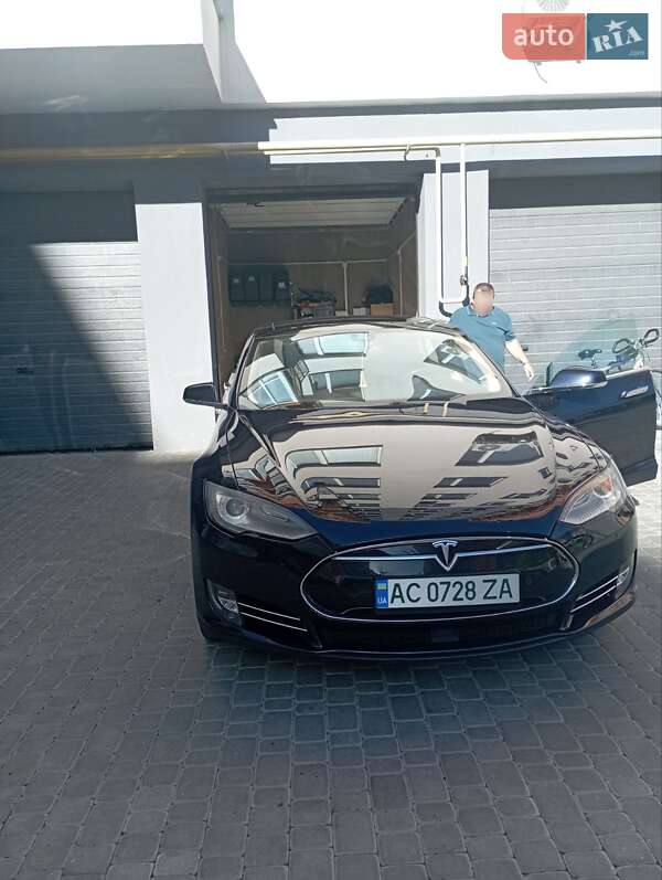 Ліфтбек Tesla Model S 2015 в 