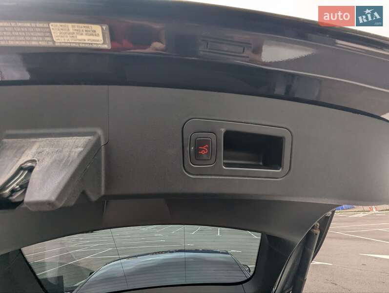Лифтбек Tesla Model S 2017 в Ровно