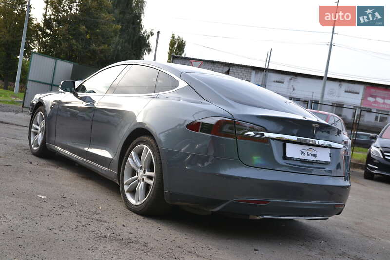 Лифтбек Tesla Model S 2015 в Луцке