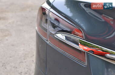 Ліфтбек Tesla Model S 2015 в 