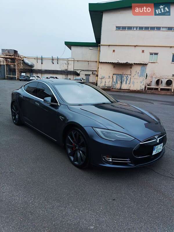 Лифтбек Tesla Model S 2014 в Кривом Роге