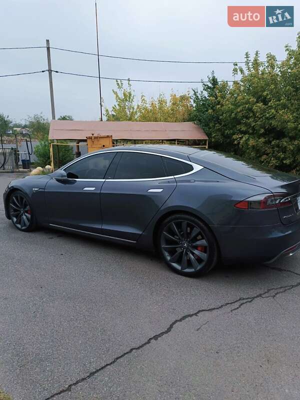 Лифтбек Tesla Model S 2014 в Кривом Роге