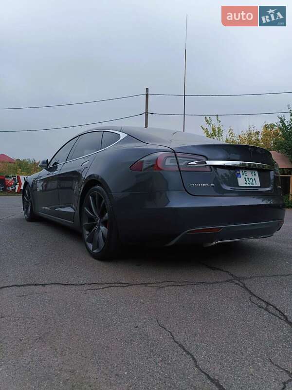 Лифтбек Tesla Model S 2014 в Кривом Роге