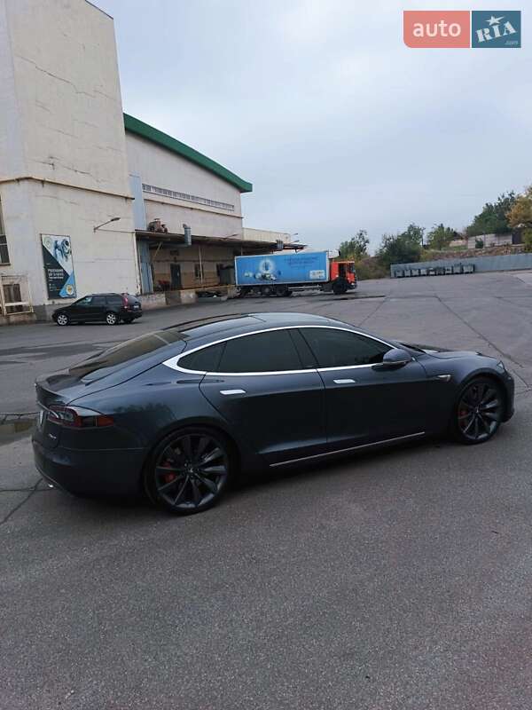 Лифтбек Tesla Model S 2014 в Кривом Роге